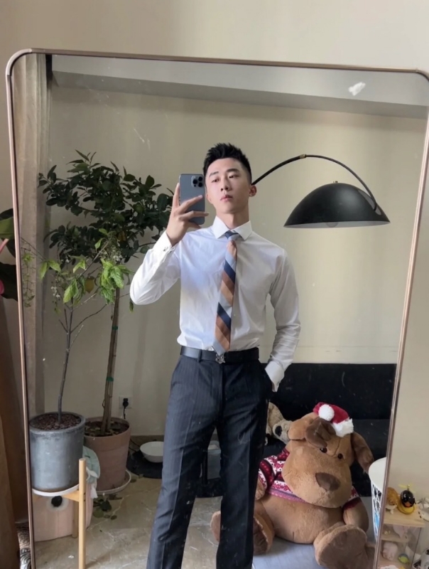 张浩的第一张照片--基隆闪婚服务中心
