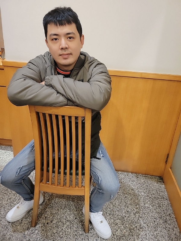 丁丁的第一张照片--基隆闪婚服务中心