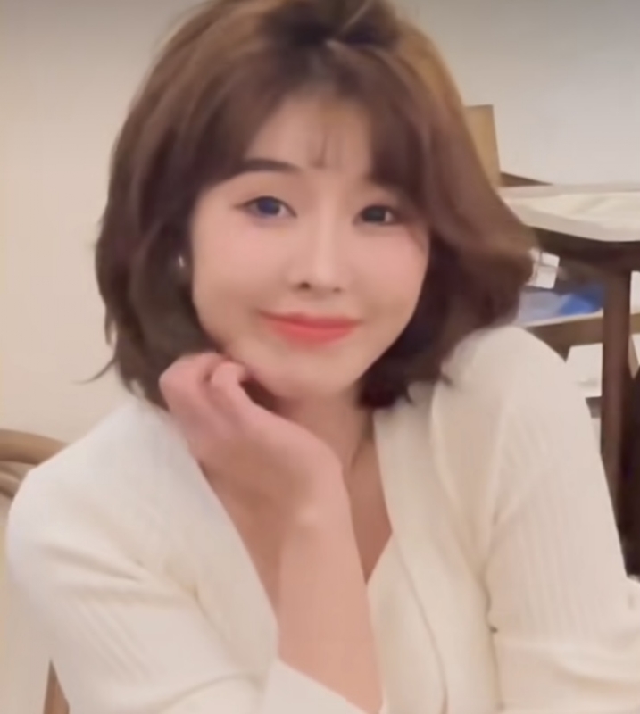張雨晴的第一张照片--基隆闪婚服务中心